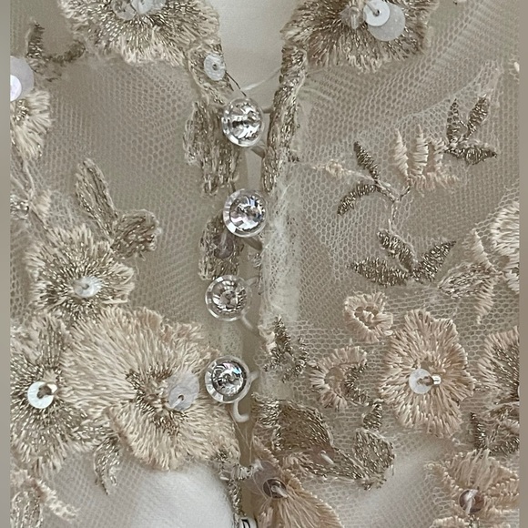 Maggie Sottero Camelia size 10 Wedding Dress Bridal - Picture 8 of 9